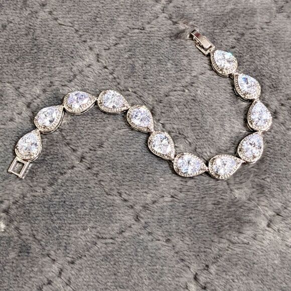 Y2K Cubic Zirconia Rhodium Plating Pear Shaped Stone Tennis Bracelet - Picture 5 of 12